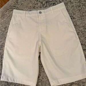 Puma Men's White Flat Front Shorts- size small 28